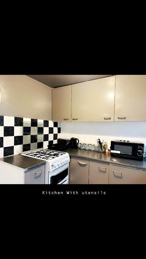 2 Bedroom Double Bed In East Londyn Zewnętrze zdjęcie