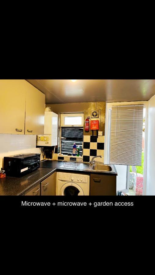 2 Bedroom Double Bed In East Londyn Zewnętrze zdjęcie