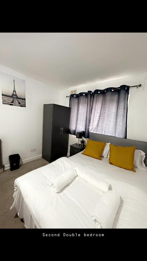 2 Bedroom Double Bed In East Londyn Zewnętrze zdjęcie