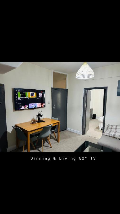 2 Bedroom Double Bed In East Londyn Zewnętrze zdjęcie